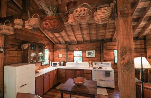 Leicester House | Asheville Mountain Cabin - SuperHost