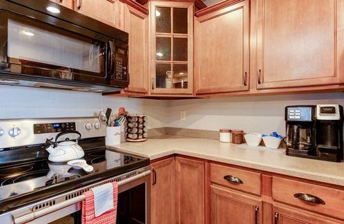 Fletcher Cabin | Asheville Mtn Side Cabin: Large Porch-Hot Tub-Trail-2 Streams-7 Wooded Acres!