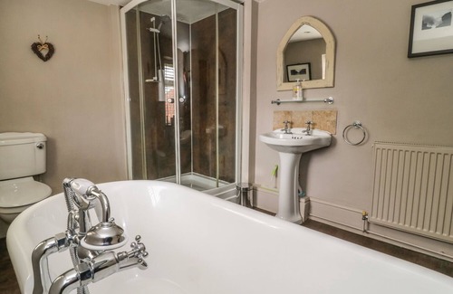 Kirkby Malzeard Cottage | ASHKNOTT COTTAGE, pet friendly, with open fire in Kirkby Malzeard