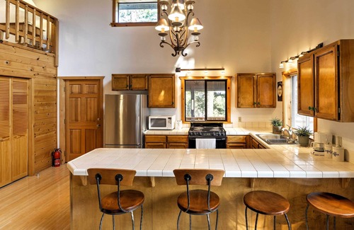 Ashland Cabin | Ashland Cabin on 170 Acres w/Mtn Views & Sauna!