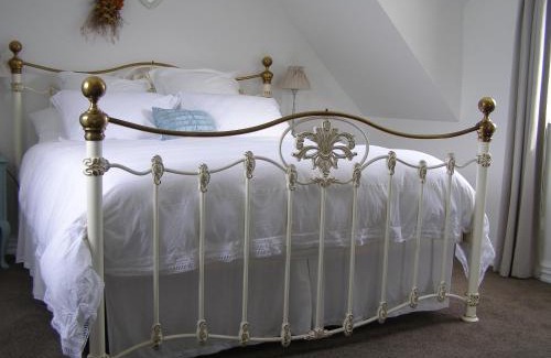 Motupipi Bed & Breakfast | Ashley Villa BnB