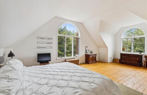 Moscow House | Ashwood Chalet