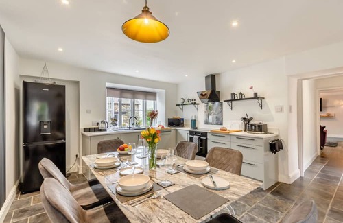 High Newton House | Ashwood - Three Bedroom House, Sleeps 6
