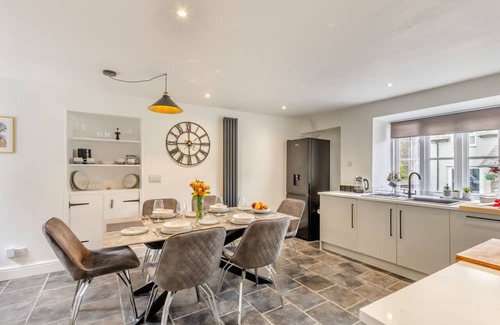 High Newton House | Ashwood - Three Bedroom House, Sleeps 6