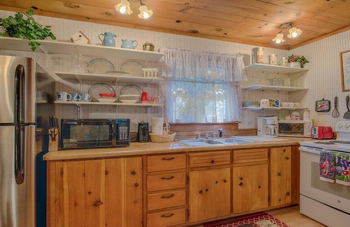 Waynesville House | ASK ABOUT NOV DISCOUNTS! Enjoy the Peaceful Setting at "Rustic Charm" w/hot tub