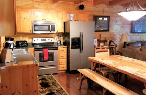 Gatlinburg - Pigeon Forge Cabin | Ask for Sept Special-Mountain View, 2 Suites, Hot Tub, Game Rm, Hammock,Fire Pit