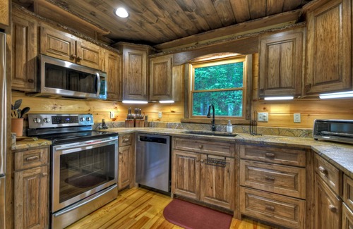 Raccoon Ridge Cabin | Aska Ridge Lodge | Hot Tub | MTN Views | Pool Table |