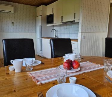 Sjotorp House | Askevikstugby
