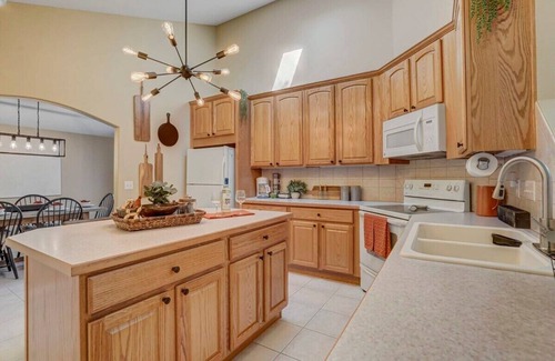 Northwest Colorado Springs House | Aspen Glen! Dog Friendly w Nintendo & Firepit!