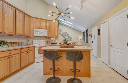 Northwest Colorado Springs House | Aspen Glen! Dog Friendly w Nintendo & Firepit!
