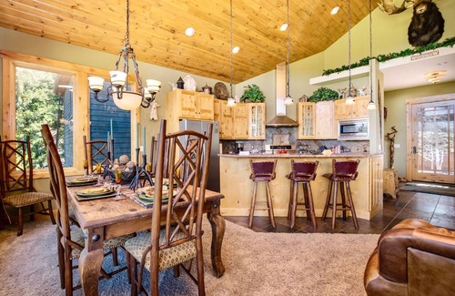 Windcliff Estates House | Aspen Leaf Chalet Vacation Home at Windcliff by RedAwning