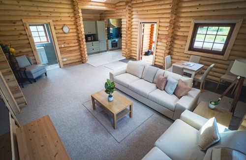 Morpeth Apartment | Aspen Lodge - Spacious Lodge - Hot Tub!