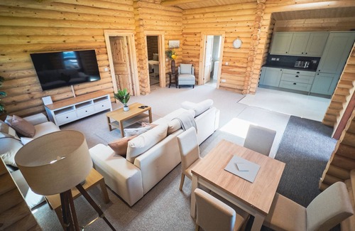 Morpeth Apartment | Aspen Lodge - Spacious Lodge - Hot Tub!
