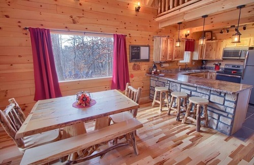 Carbon Hill Cabin | Aspen Retreat Lodge by Tranquil Hills Lodging
