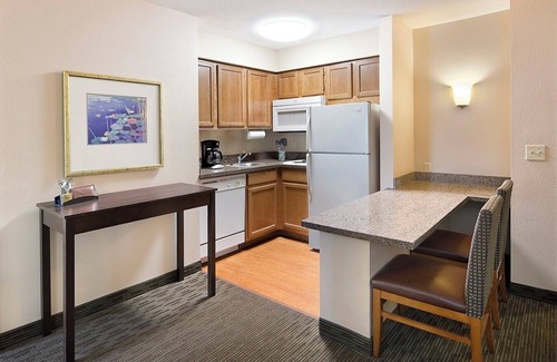 Rochester Hotel | Aspen Suites