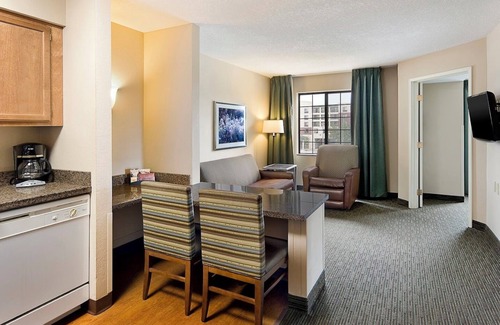 Rochester Hotel | Aspen Suites