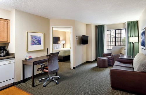 Rochester Hotel | Aspen Suites