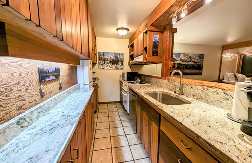 Moose Wilson Road Condo | Aspens-Beautiful mountain condo in great location!