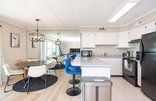 Ocean City Condo | Assateague House 204 2BR 2BA Bayfront Condo w/pool