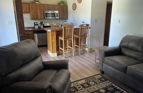 Angel Fire Condo | Assigned Parking Top Floor & 2 easy blocks to slopes