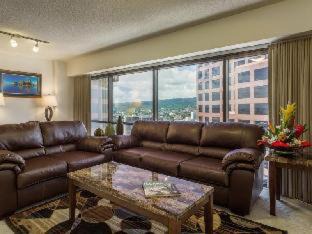 Downtown Honolulu Apartment | Aston at the Executive Centre Hotel