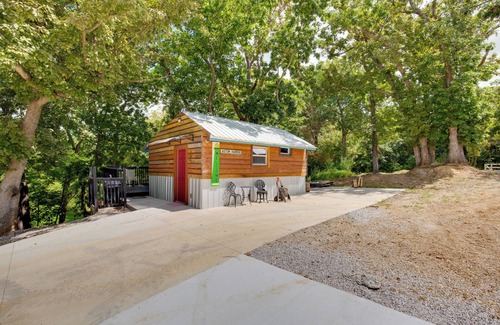 Lake Lafayette Apartment | 'Aston Harbor' Cabin, Walk to Lake Lafayette