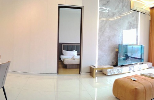 Central District Apartment | Astonishing Ocean View 3 Bedroom/Netflix/Memory Foam Mattresses