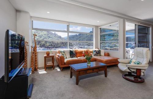 Picton Apartment | Astonishing Views Superb Waterfront Apartment