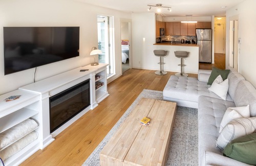 Downtown Victoria Condo | Astoria Elegance Contemporary Suite in one of Victoria's Best Buildings by Victoria Prime!