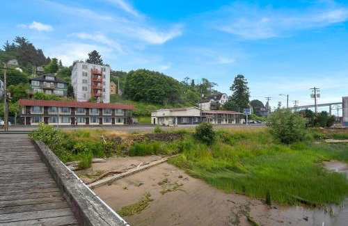 Astoria Hotel | Astoria Rivershore Motel