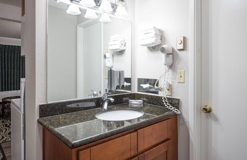Astoria Hotel | Astoria Rivershore Motel