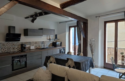Auriol Apartment | At Ana's.