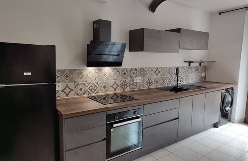 Auriol Apartment | At Ana's.
