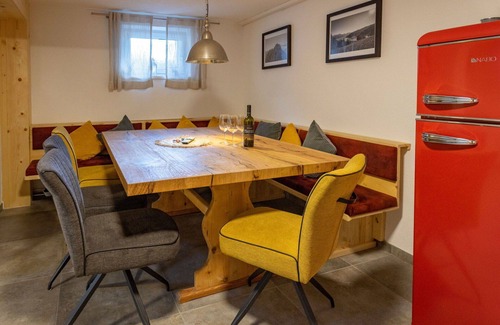 Bruck an der Grossglocknerstrasse Apartment | Lovely apartment for 4 people with WIFI, TV, balcony, pets allowed and panoramic view