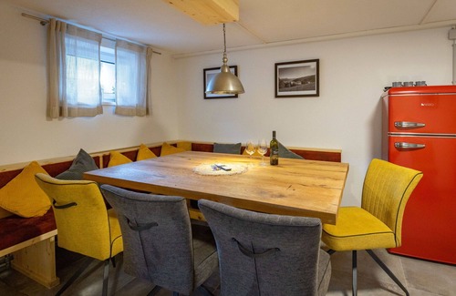 Bruck an der Grossglocknerstrasse Apartment | Lovely apartment for 4 people with WIFI, TV, balcony, pets allowed and panoramic view