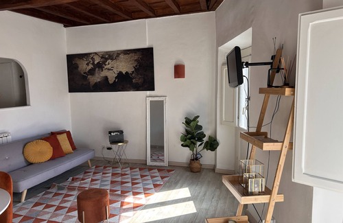 San Nicola da Crissa Apartment | At campo de fiori view - cozy studio