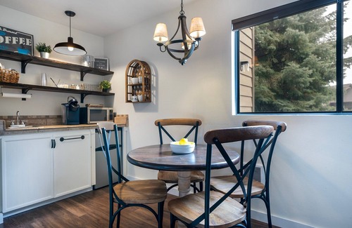 Bigfork Condo | At Flathead lake, 2 queens w/kitchenette - Marina Cay Huckleberry Suite