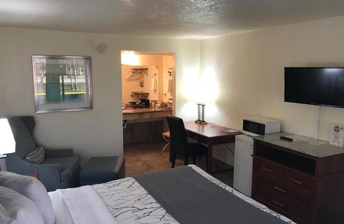 Fort Pierce Hotel | At Home Inn - Fort Pierce