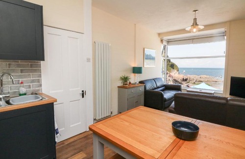 Hele Apartment | At the Bay Apartment