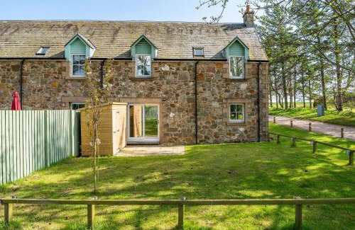 St. Andrews House | At The Bay