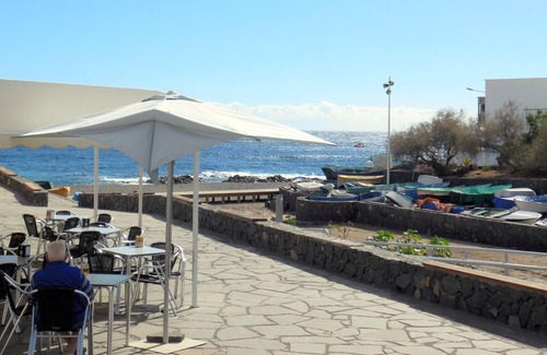 Poris de Abona Apartment | At the beach, comfortable, stylish and sunny vacation rental home