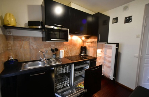 Les Puces de Saint-Ouen Apartment | At the foot of the Paris Saint-Ouen flea market