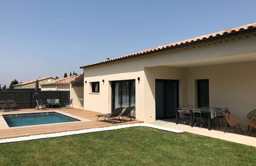 Lagnes House | At the foot of the Luberon, new air-conditioned house with garden and swimming pool