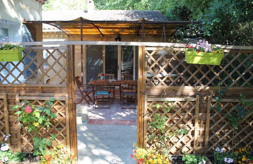 Robion House | AT THE FOOT OF THE LUBERON, LARGE SWIMMING POOL, SUPERBLY EQUIPPED,
