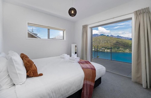 Queenstown House | Ataahua Views Entire Home