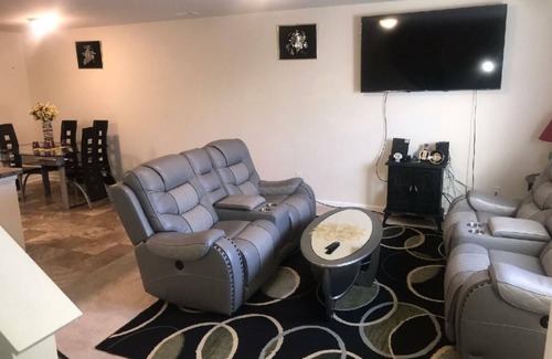 McDonough House | Atapong Home Away 1