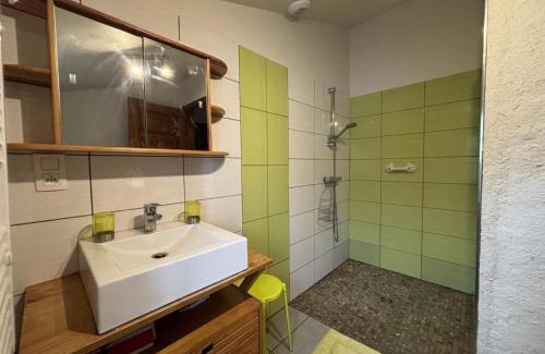 Saint-Bonnet-de-Rochefort House | Atelier rénové en pierres pour 5 personnes, animaux acceptés, jardin - FR-1-489-181