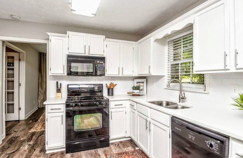 Dallas House | ATH - Dallas - 3BR - Pet Friendly - (arbor)