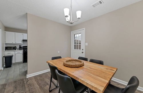 Woodstock House | ATH - Downtown Woodstock Luxury - Walk to Cherokee Amphitheater (1/4 mile) 3 Bedroom