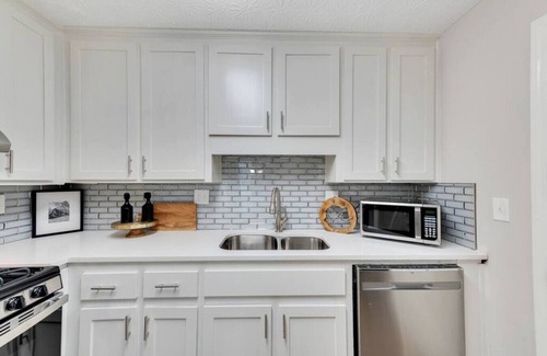 Marietta House | ATH - Marietta - 2BR-Pet Friendly-Stepless BoothRoad210B